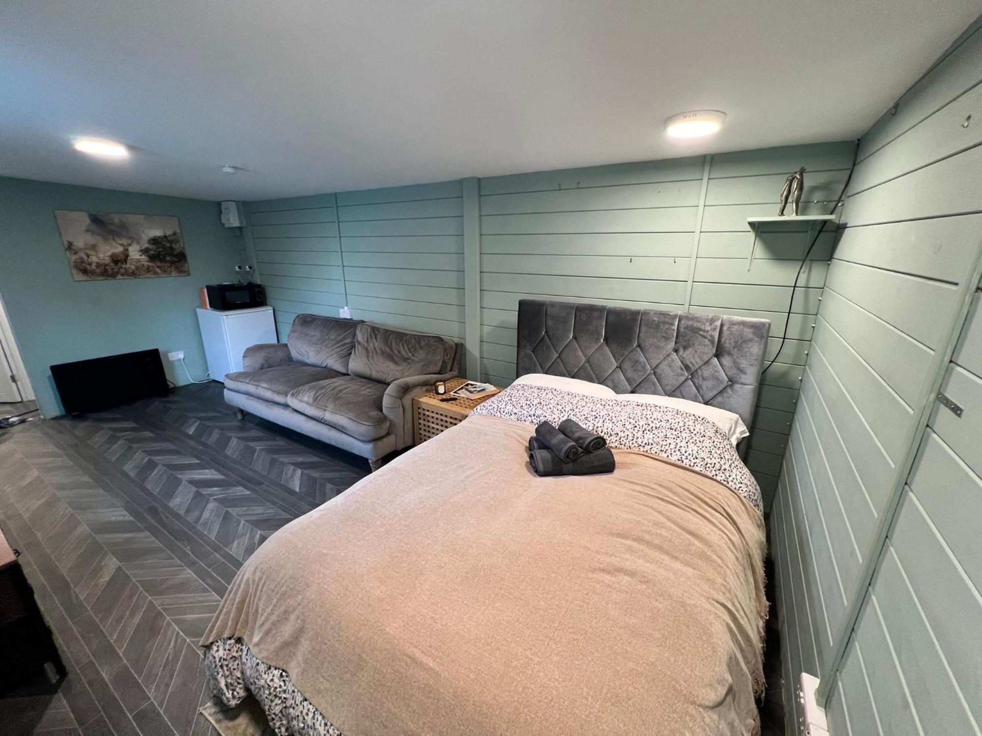 Cozy Cabin Independent Ensuite ギルフォード エクステリア 写真